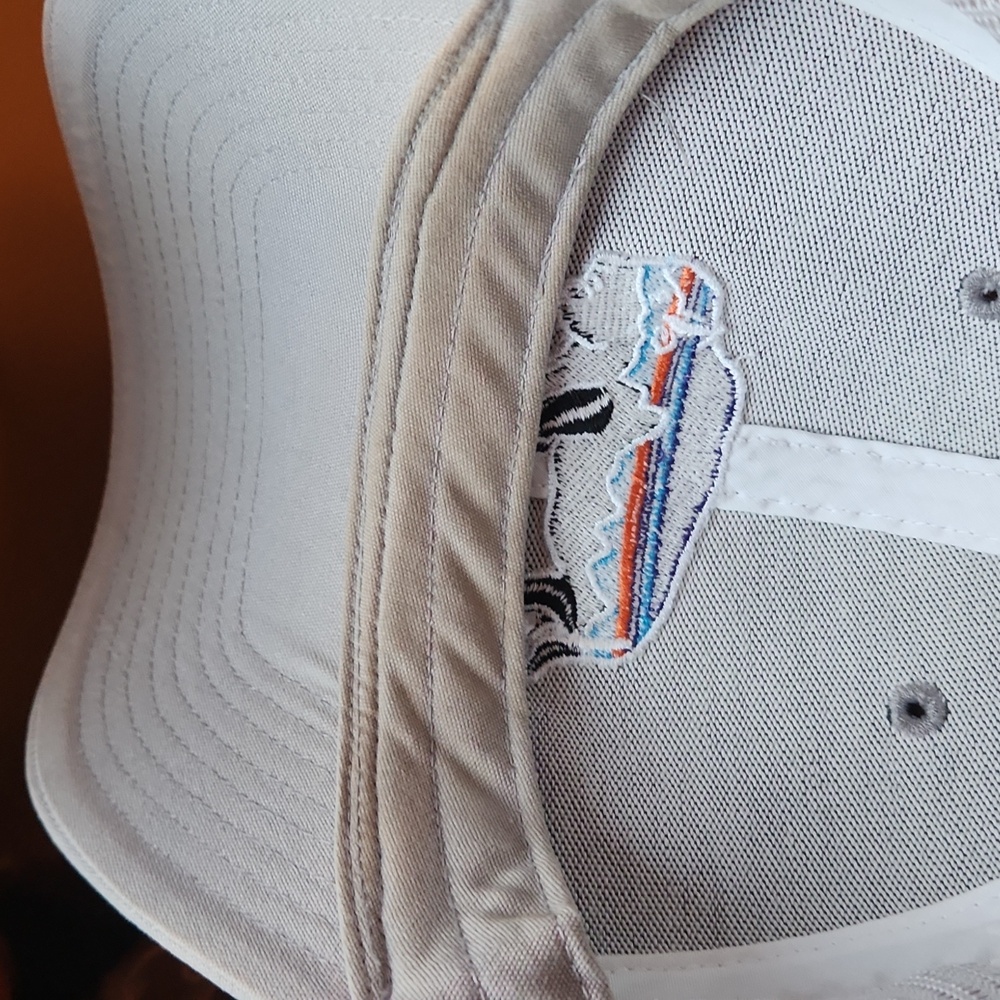 Patagonia White And Gray Mesh Cap With Colorful Buffalo - Picture 10 of 10